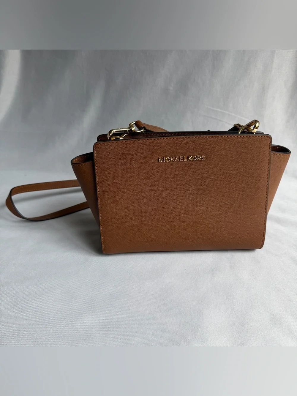 Michael Kors Selma Medium Saffiano Leather Messenger Crossbody Purse